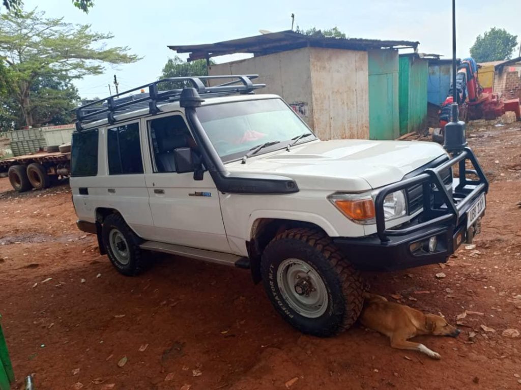 https://www.4x4kenyacarrentals.com/land-cruiser-lx/