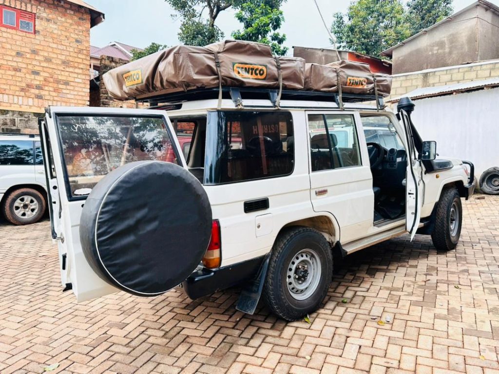 Land cruiser LX-78U with 2 roof top tents
