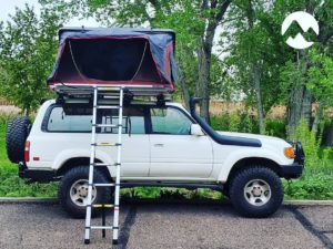 Land cruiser hard top with 1 roof top tent