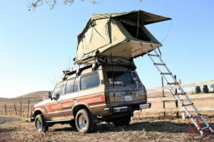Land cruiser hard top with 1 roof top tent