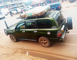 land-cruiser-v8-with-a-roof-top-tent