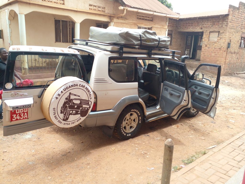 Land cruiser hard top with 1 roof top tent
