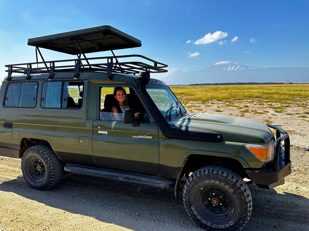 4x4-land-cruiser-lx-hardtop-with-pop-up-roof-4x4-car-rental-uganda