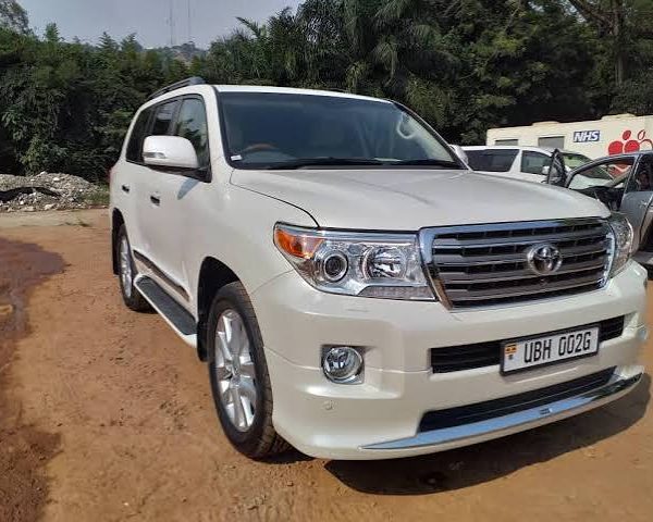Land cruiser v8 Wedding car in Kampala / Uganda