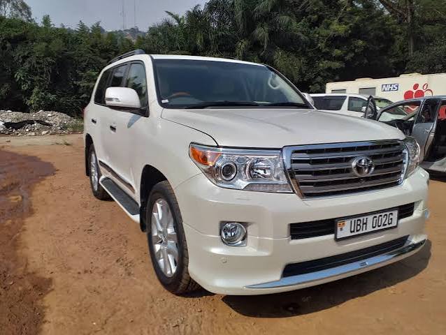 Land cruiser v8 Wedding car in Kampala / Uganda