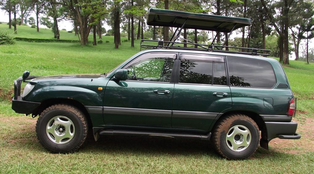 Toyota Land Cruiser V8 Rental with Pop-Up Roof